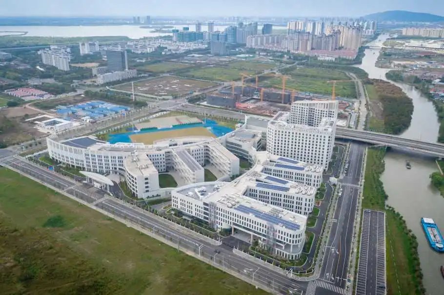 世华学校初中国际部 2025 年招生简章
