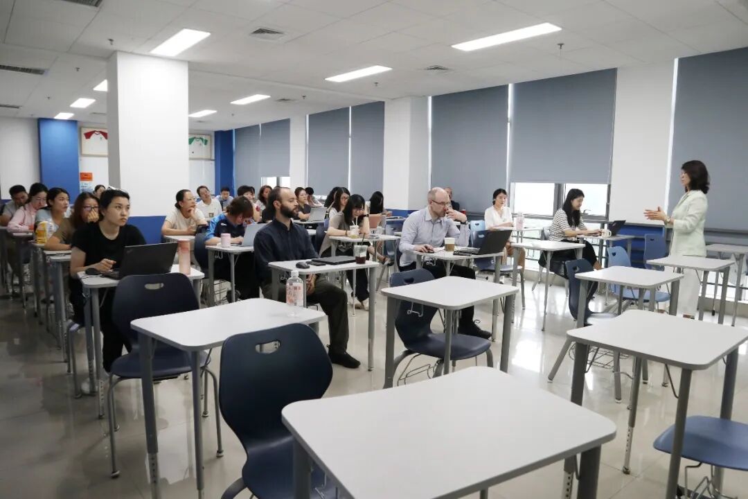 从终结性评价到形成性评价的转型，核心就是把测评从 终点线的判决枪