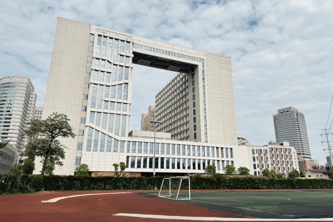 上海贤耀国际教育中心(古北工程大校区)