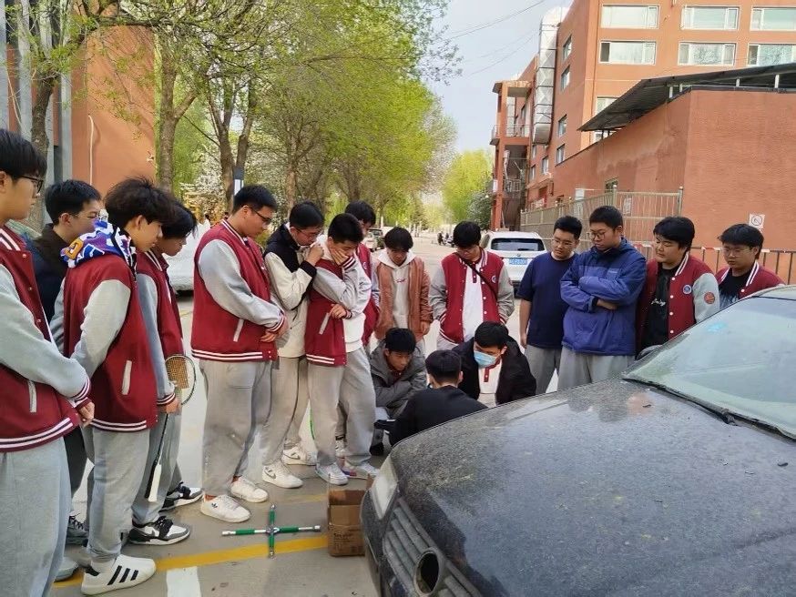 在这样的背景下,全面推行并持续优化素质打卡课程体系