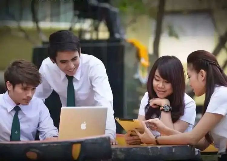 在泰国,一所国际化学校不仅必须取得一定的资质认证