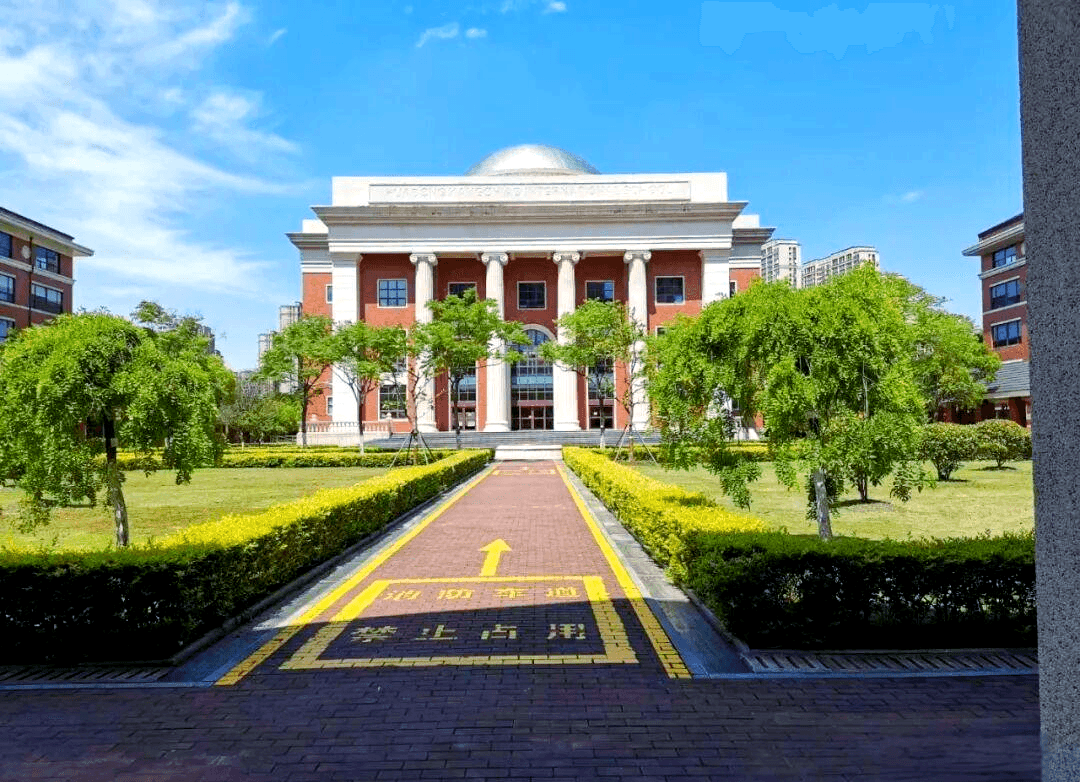 先直奔核心 学费明细，华东康桥的收费在同类国际学校中性价比突出