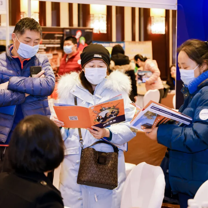 此外,学校涵盖了IB、AP、A-level、加拿大OSSD