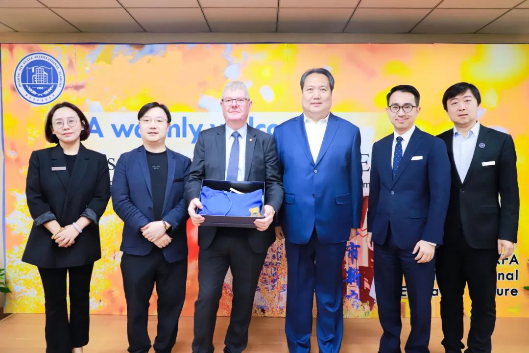 国际教育讲堂 | 剑桥大学副校长做客新府学,与学子共话未来创新人才培养