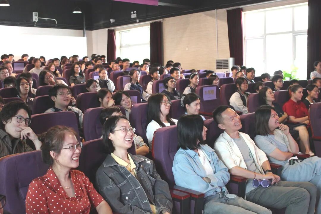 踏着金秋的韵律,怀揣青春的梦想,志清国际的学子们迎来了2025