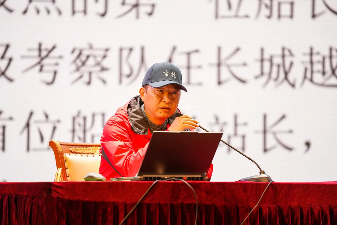 同学们深受触动,踊跃提问:如何以行动报效祖国?
