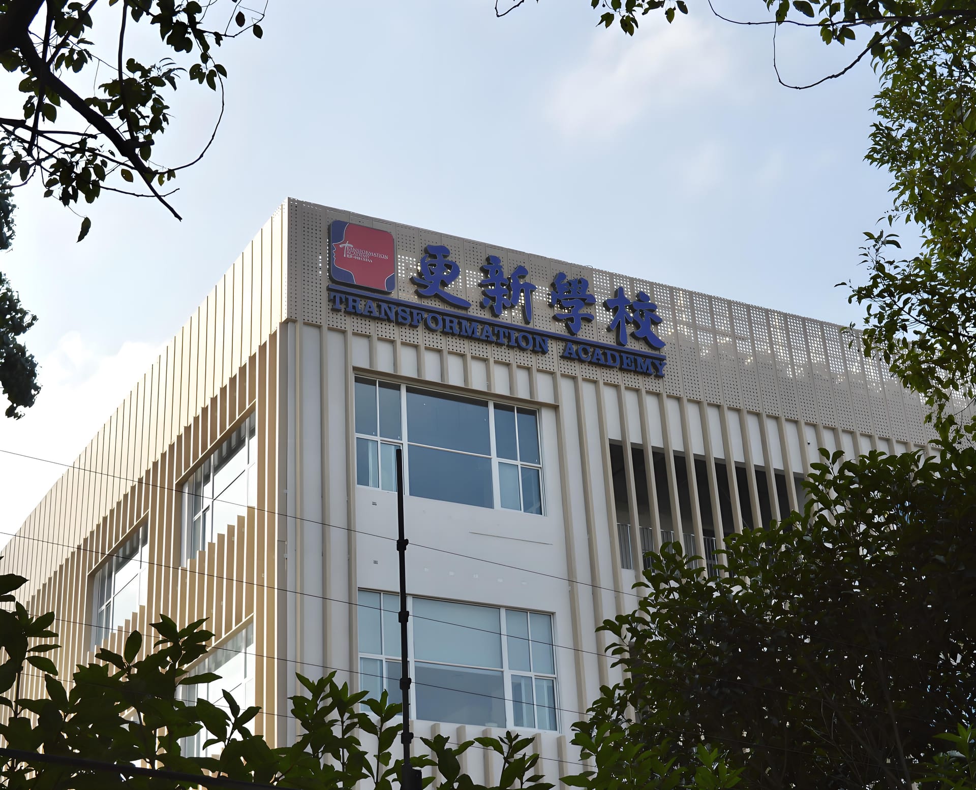 学校的师资力量也不容小觑哦 。老师们都超厉害的