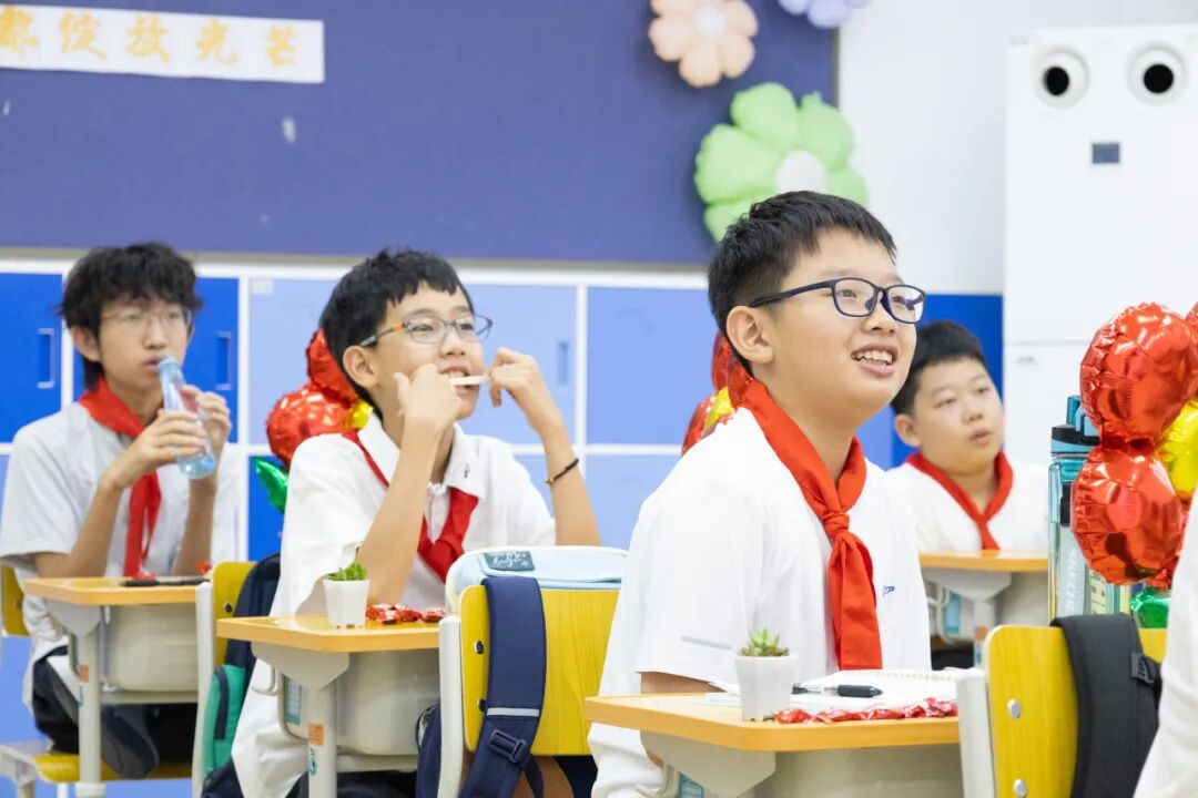 班级凝聚力的形成，是在笑声慢慢变多的过程（图 2）