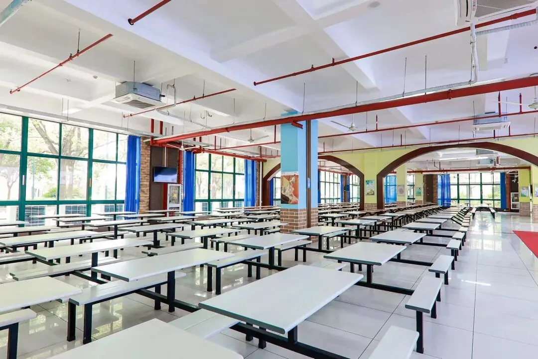 在天华中日国际高中,食堂的意义早已超越了简单的 吃饭的地方 。