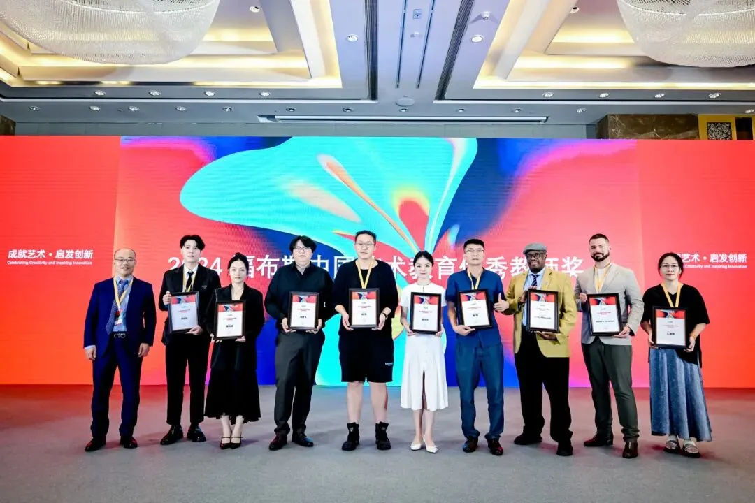 2026 艺术留学申请季:青岛墨尔文 MCAA 斩获 9 封 UAL 本科直录,刷新艺术升学新高度