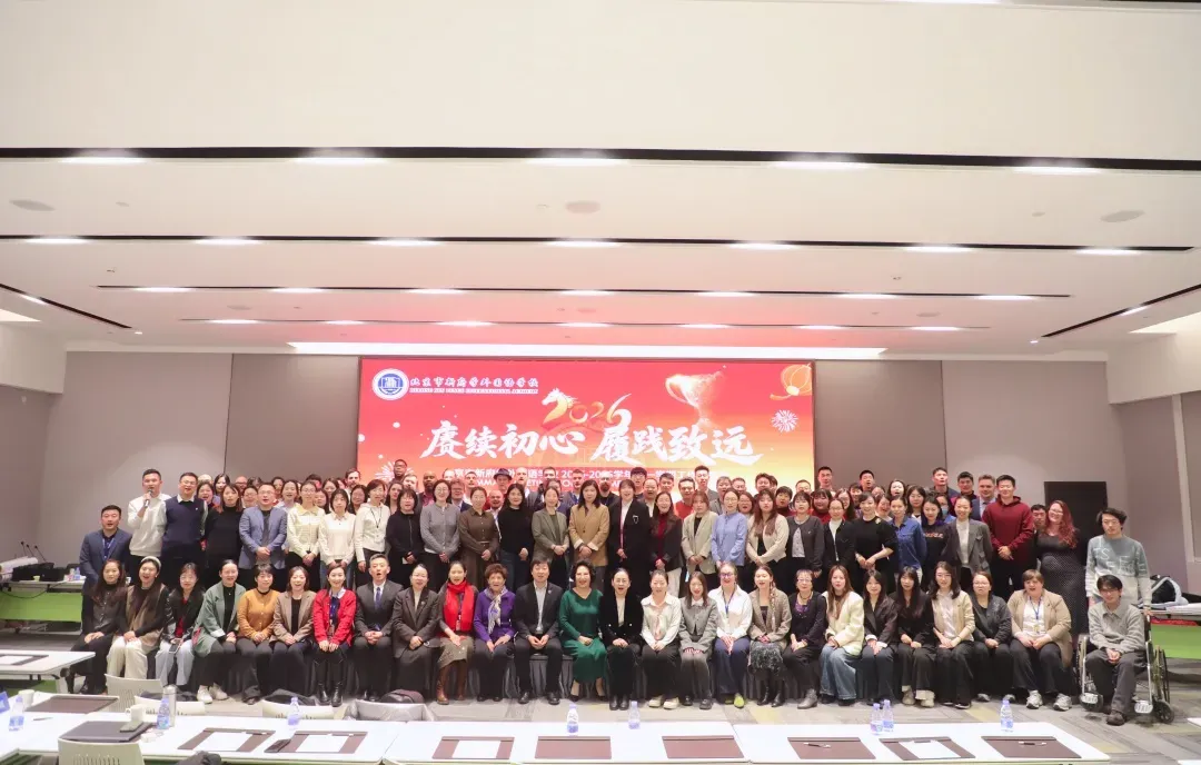 在人工智能领域,新府学和北京大学智能学院深度合作