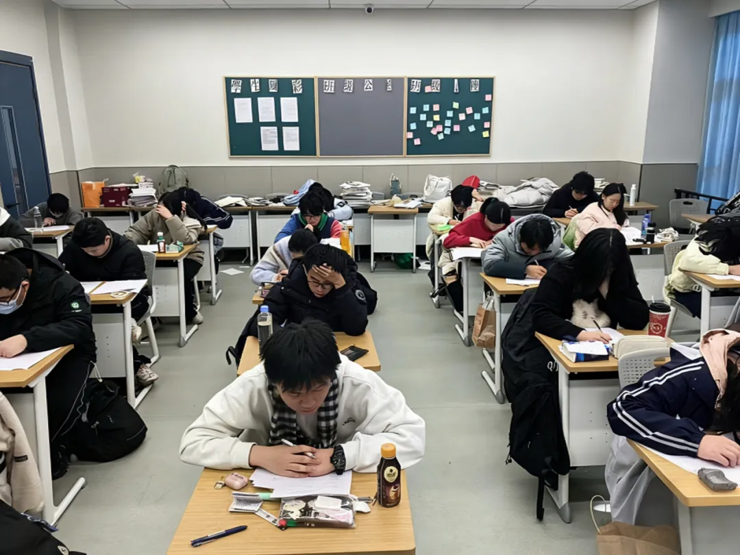 这种创新的培养模式，让学生以更短的学制享受同等优质的高校教学资源