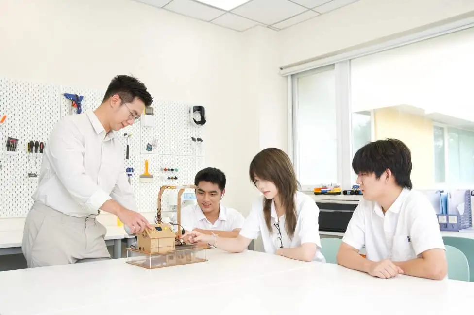 从7年级开始,为每位学生规划独一无二的升学之路: