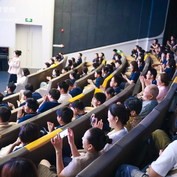 穿梭于历史的长河,感受那段跨越科学与艺术、爱情与理想的非凡旅程。(图 2)