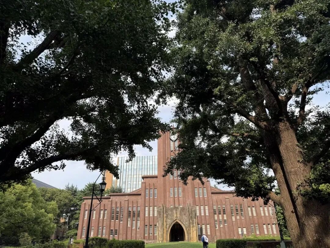 走在学生之前，让留学选择建立在真实、完整的认知之上。