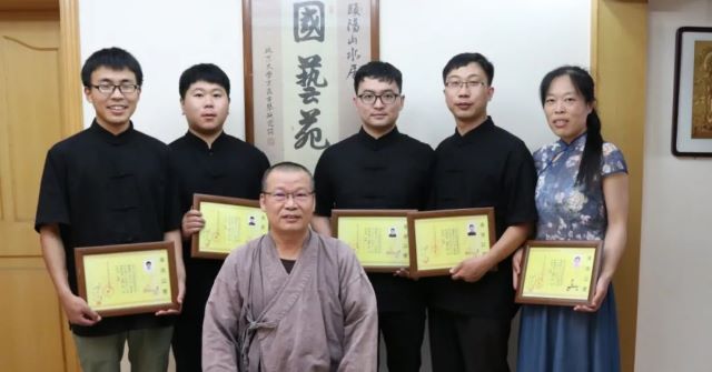 【当代国学导师楼宇烈先生多次到学校指导教学】