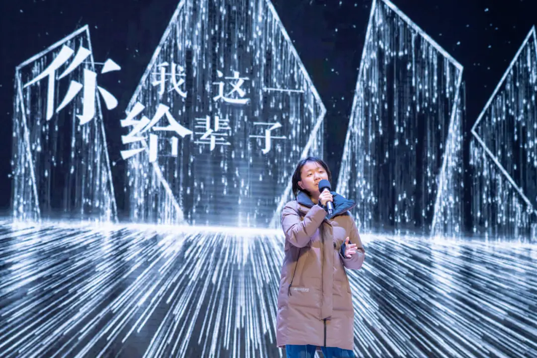 歌声响起时 有人清澈如溪，轻诉心语；有人深情如诗，打动人心；（图 2）