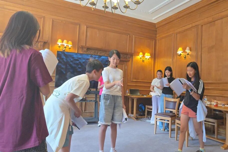 语言预热课 由剑桥英语教育戏剧专业本科毕业