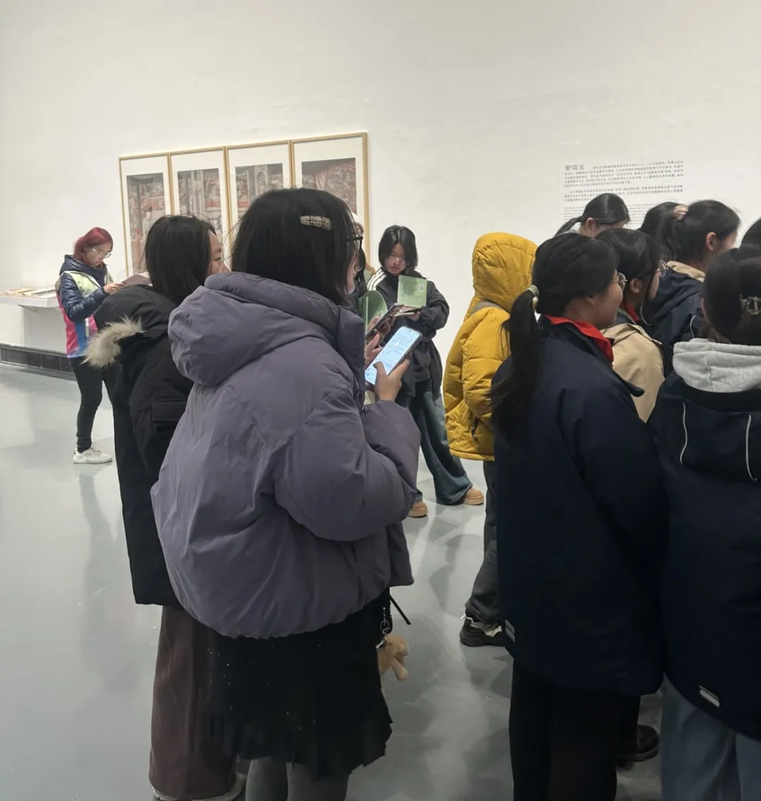 这一周,苏州中学国际部的学子们化身苏州美术馆的小小志愿者