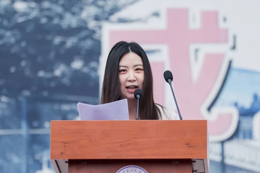 国际部优秀教师代表狄家祯勉励同学们铭记历史、担当使命。