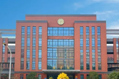 国内升学班依托上海东海学院高校资源,引入优质师资力量