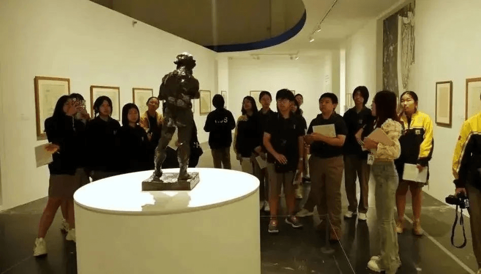 不得不说,与国际大师亲密交流,是汇佳学子得天独厚的优势之一。