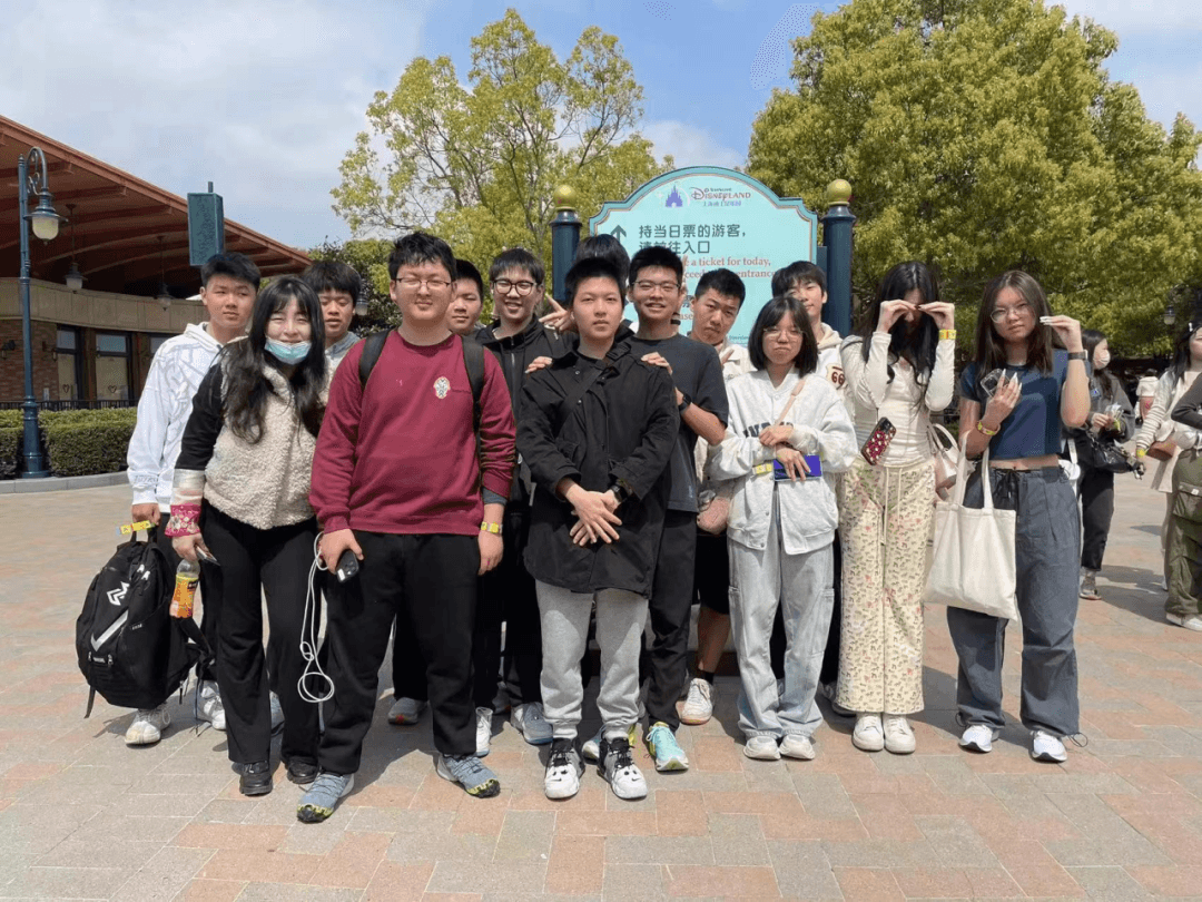 春游迪士尼,仿佛置身于童话世界。色彩缤纷的建筑(图 2)