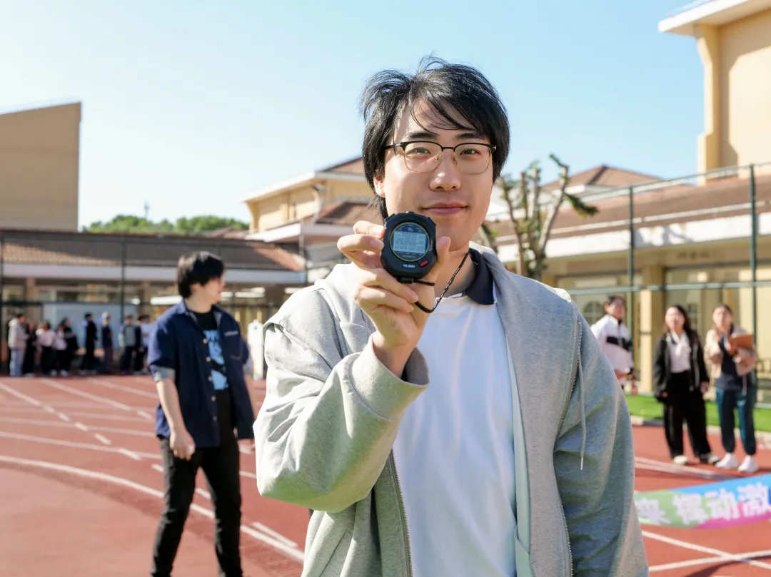 100 米、200 米短跑上演 飞人之争 !