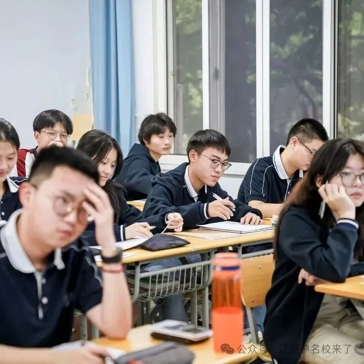 根据英国A Level课程和IGCSE课程体制(图 4)