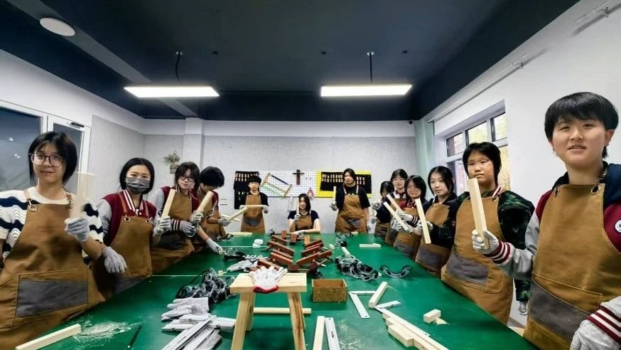 新府学高中部素质打卡课程 | 为全球竞争力注入中国自信基因
