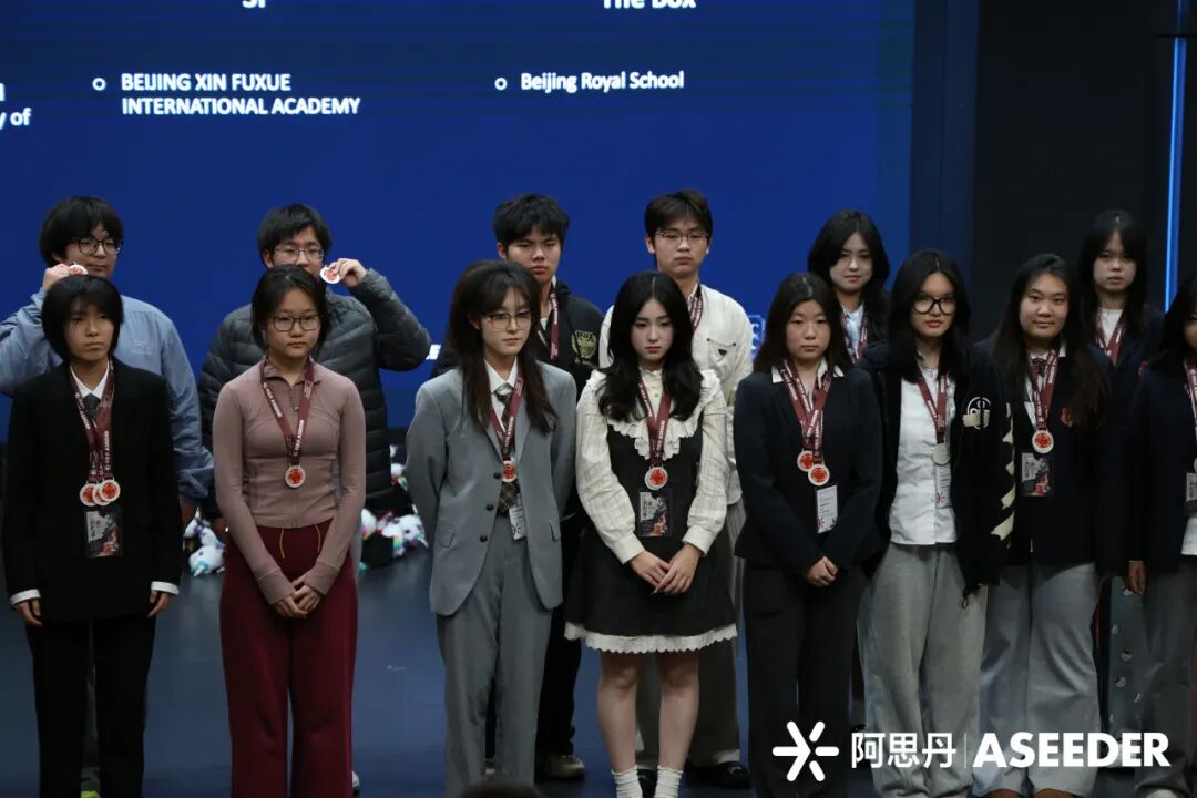 来到新府学以后，子乐从0开始学习韩语