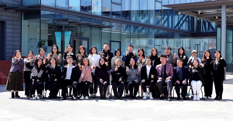 与公办学校相比,青苗教育集团作为一所国际化的民办学校