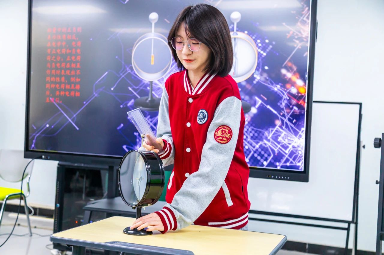 但新府学的 Day不止于庆祝 它是一场跨界探索: