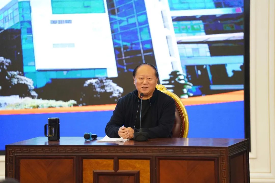 会上,尚德党委书记谷苗和常务副校长徐晓分别进行了相关主题发言。