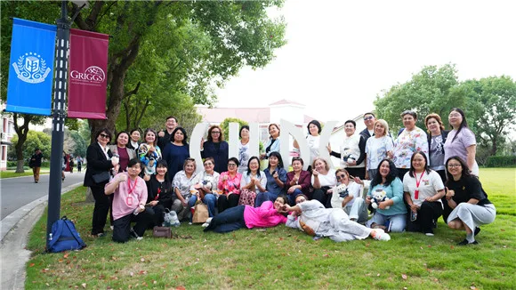 同日迎两团，上海这所高中成国际教育交流新地标 —— 哈萨克斯坦校长团与泰国师生走进上海宏润博源学校