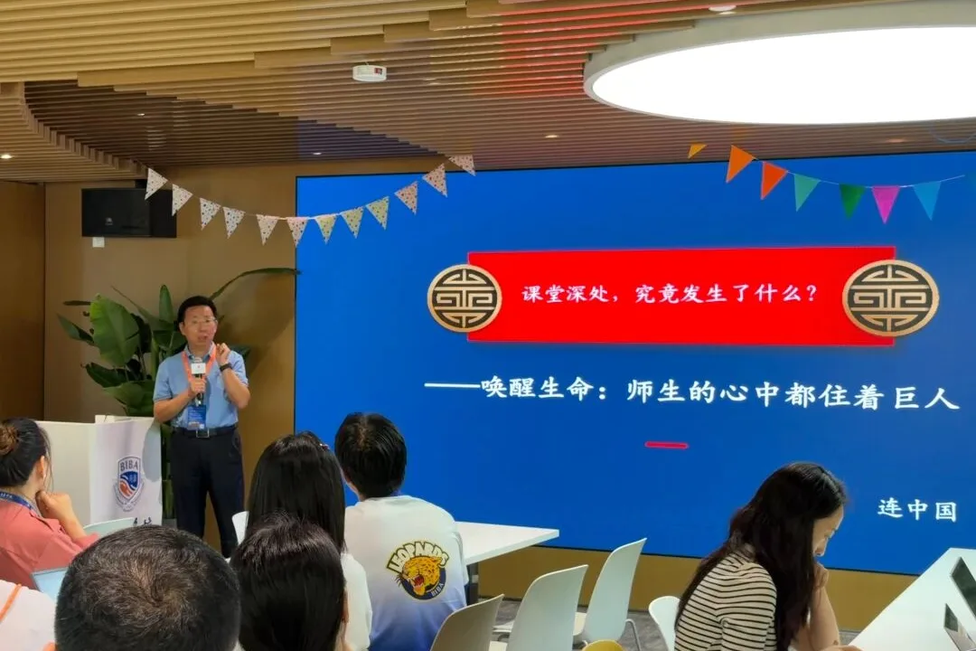 学生上课时,海嘉老师在“修炼”什么?