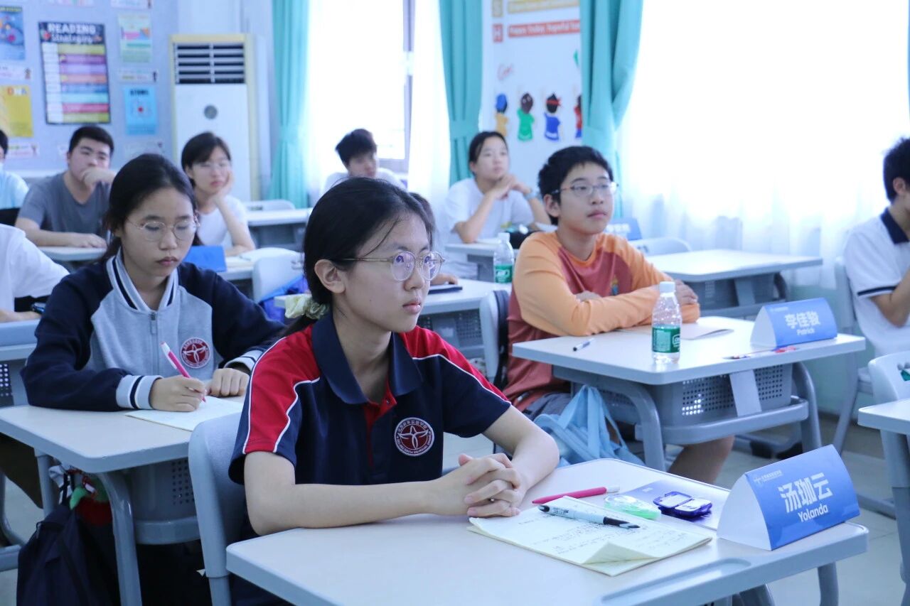 国家课标夯实底色、AP大学先修拔高学术、校本研修拓展能力