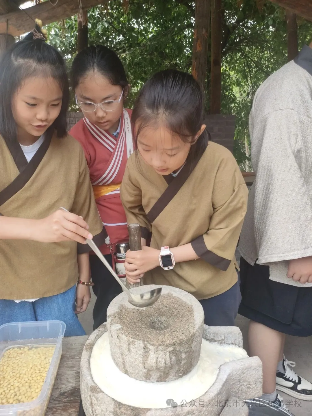舌尖上的科学课:星星学校清水村豆腐研学活动 解锁千年豆腐的科学密码与文化底蕴