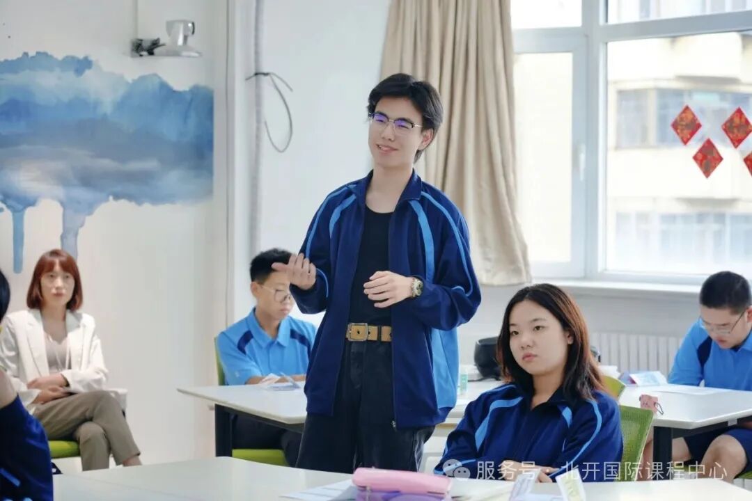 住宿生们参加了住宿须知与内务规范培训，了解宿舍生活的各项细则