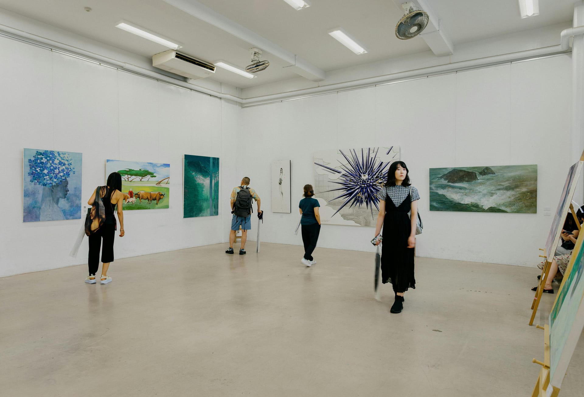新规传递的信号清晰:香港欢迎真正融入本地教育体系的家庭。