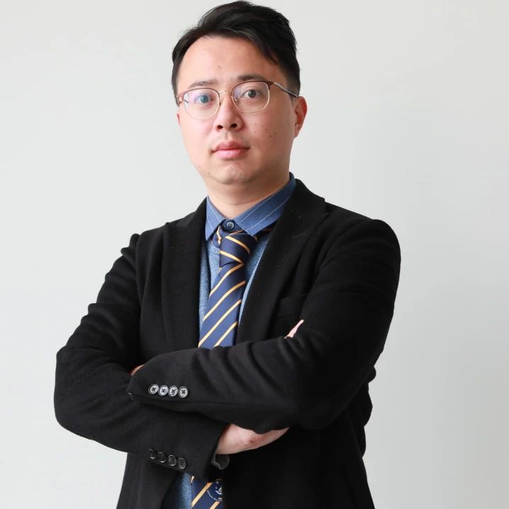 美籍华裔,拥有美国名校数学博士学位