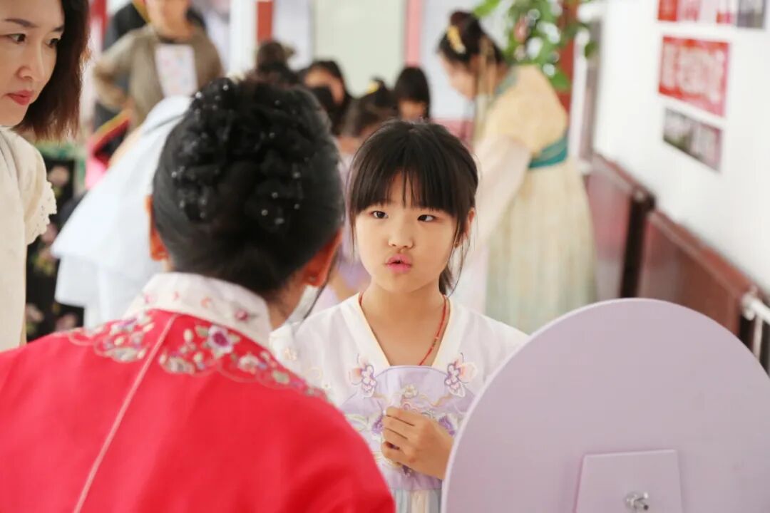 孩子们在笑声中完成了学期成果的检验（图 2）