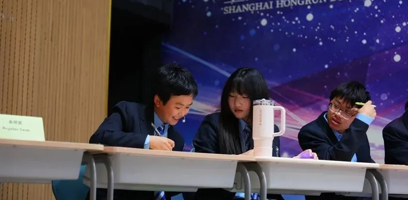 上海宏润博源学校英语拼词大赛:趣味拼词点燃思维火花,沉浸式英语学习赋能成长