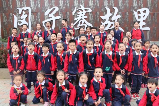 每年组织国内及国际游学;