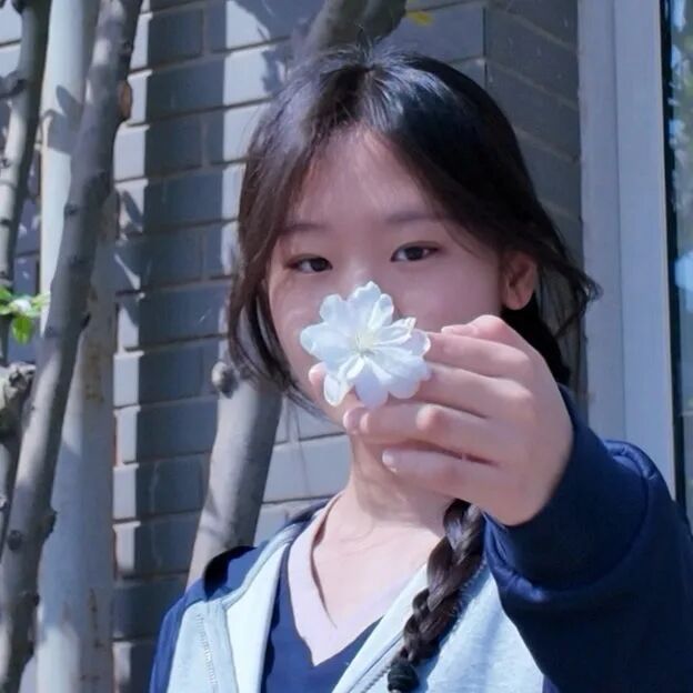 在学生讲堂上，李佳茵与同学们详细解说并展示了华调