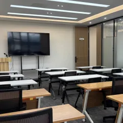 ⾹港中小学插班⼀条龙保证计划:基于香港教育局课程与名校招生数据库