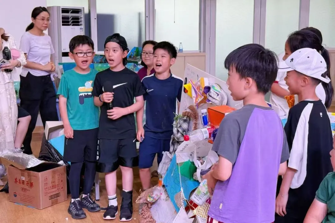三年级探究 自然灾害 时，语文课堂上孩子们书写灾难中的温情故事