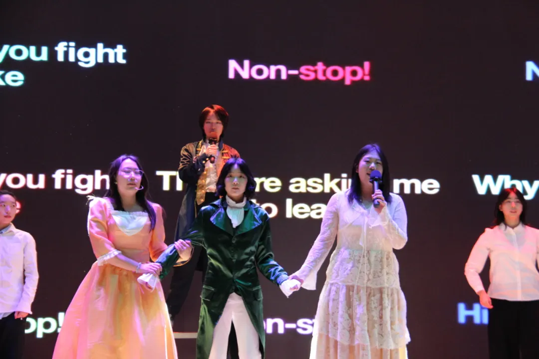 六言音乐剧社在本篇章压轴登场，呈现了音乐剧《Non-stop》选