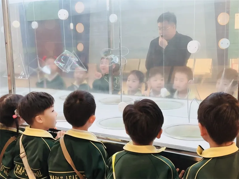 天津泰达枫叶学校始终坚持开放办学,让家长近距离了解校园环境