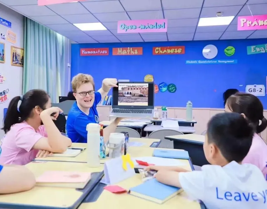 在课程研发过程中,新府学紧密围绕《中小学人工智能通识教育指南(2(图 2)